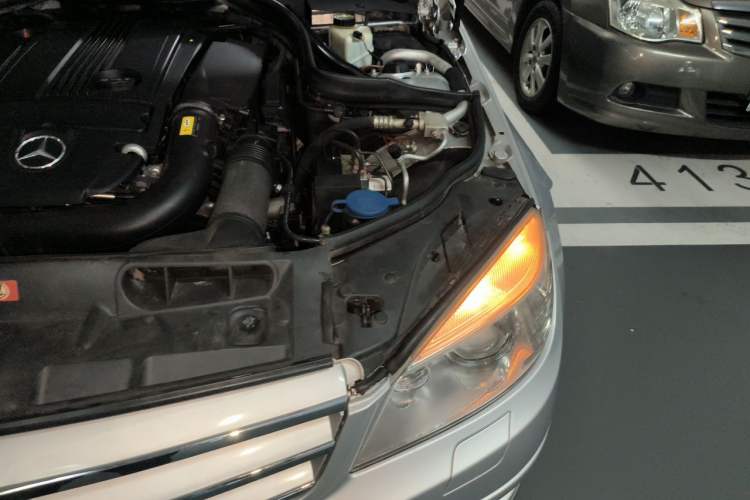 Used Mercedes-Benz C-Class 2010 C 200 CGI Fashion Model Engine Bay Left