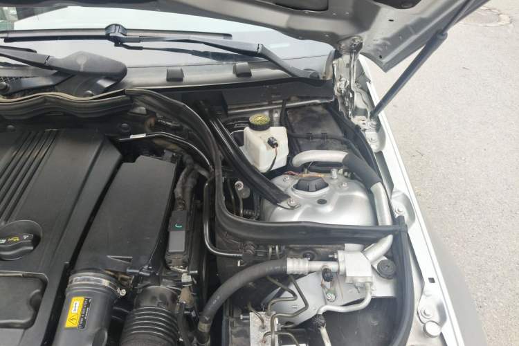 Used Mercedes-Benz C-Class 2010 C 260 CGI Fashion Model Engine Bay Left