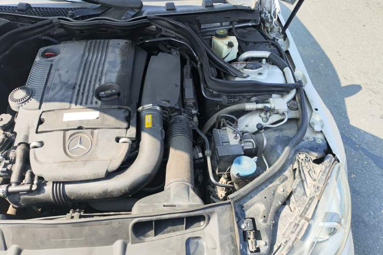 Used Mercedes-Benz C-Class 2010 C 200 CGI Elegance Model Engine Bay Left