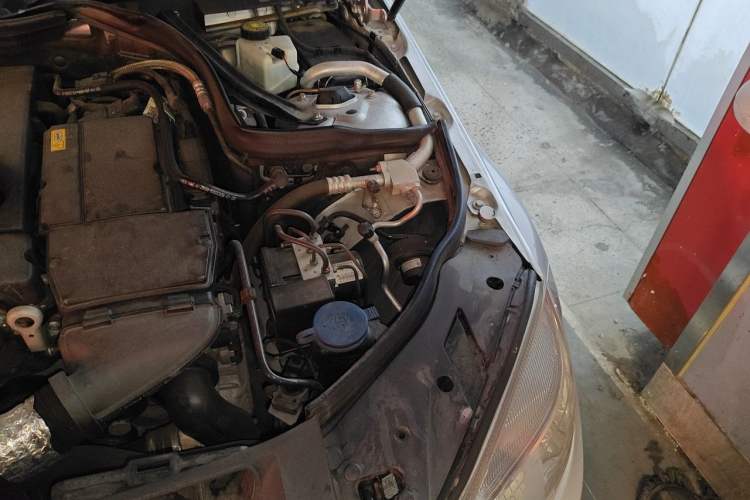 Used Mercedes-Benz C-Class 2010 C 180K Classic model Engine Bay Left