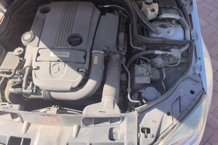 Used Mercedes-Benz C-Class 2010 C 200 CGI Fashion Model Engine Bay Left