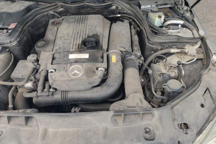 Used Mercedes-Benz C-Class 2010 C 200 CGI Fashion Model Engine Bay Left