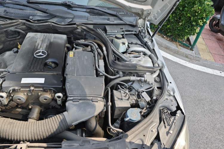 Used Mercedes-Benz C-Class 2010 C 180K Classic model Engine Bay Left