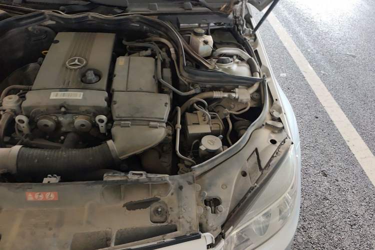 Used Mercedes-Benz C-Class 2010 C 180K Classic model Engine Bay Left