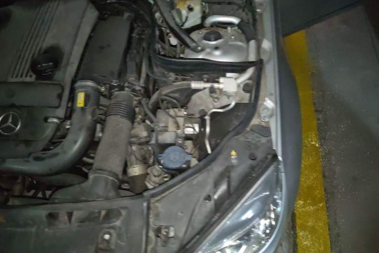 Used Mercedes-Benz C-Class 2010 C 200 CGI Fashion Model Engine Bay Left