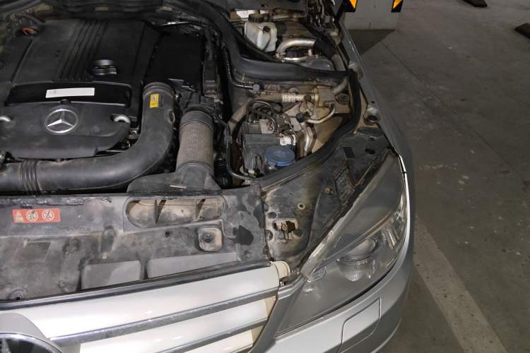 Used Mercedes-Benz C-Class 2010 C 200 CGI Fashion Model Engine Bay Left