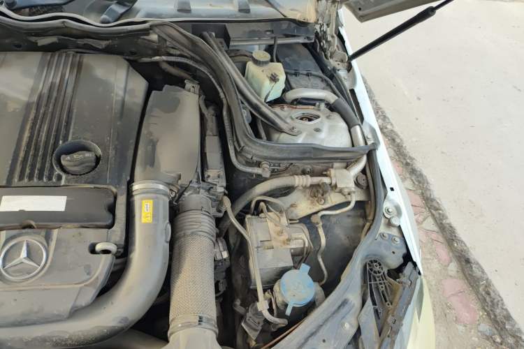 Used Mercedes-Benz C-Class 2010 C 200 CGI Fashion Model Engine Bay Left