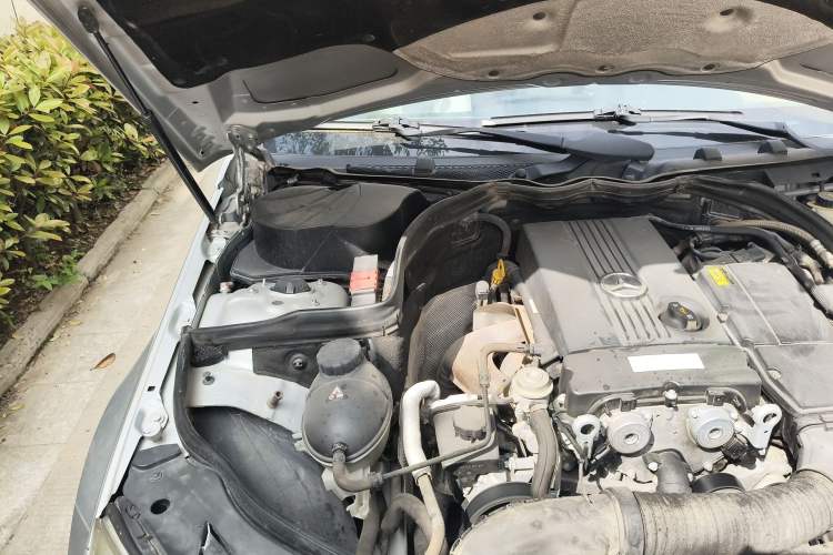 Used Mercedes-Benz C-Class 2010 C 180K Classic model Engine Bay Right