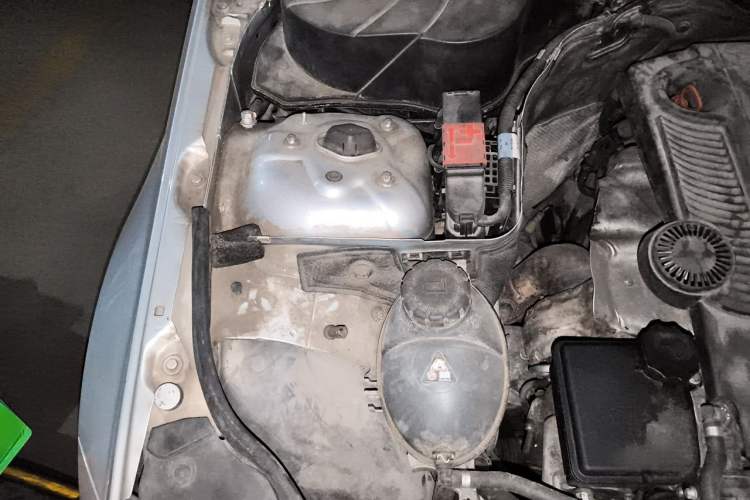 Used Mercedes-Benz C-Class 2010 C 200 CGI Fashion Model Engine Bay Right