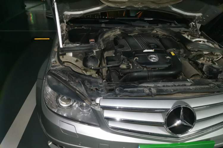 Used Mercedes-Benz C-Class 2010 C 200 CGI Fashion Model Engine Bay Right