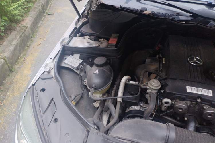 Used Mercedes-Benz C-Class 2010 C 200 CGI Elegance Model Engine Bay Right