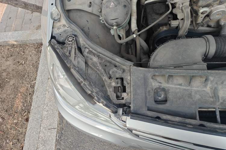 Used Mercedes-Benz C-Class 2010 C 180K Classic model Engine Bay Right