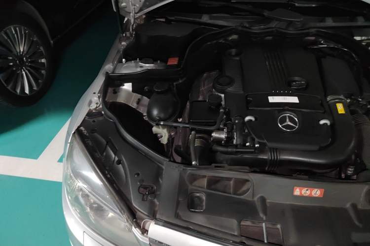 Used Mercedes-Benz C-Class 2010 C 200 CGI Fashion Model Engine Bay Right