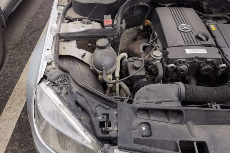 Used Mercedes-Benz C-Class 2010 C 180K Classic model Engine Bay Right