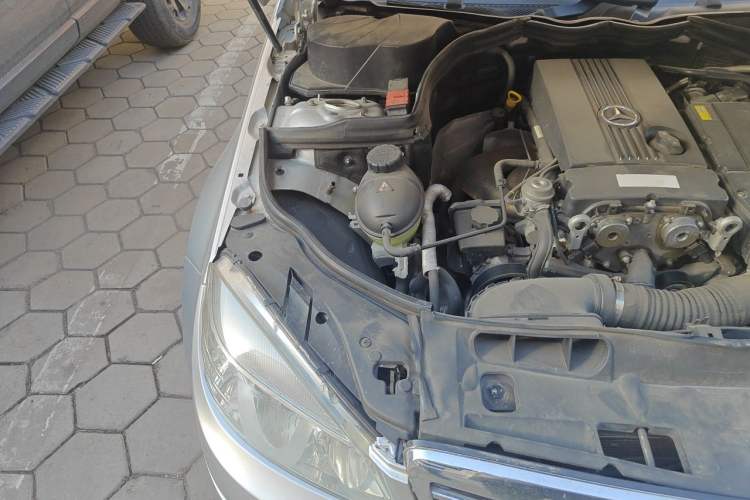 Used Mercedes-Benz C-Class 2010 C 180K Classic model Engine Bay Right