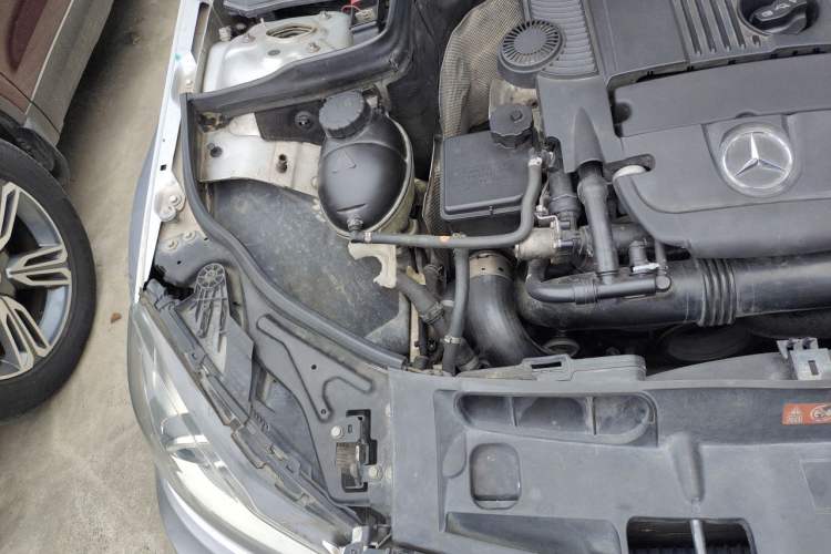 Used Mercedes-Benz C-Class 2010 C 200 CGI Fashion Model Engine Bay Right