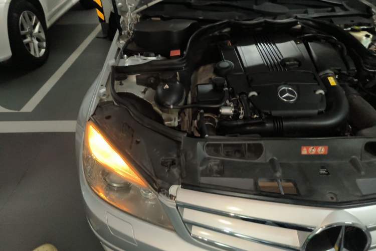 Used Mercedes-Benz C-Class 2010 C 200 CGI Fashion Model Engine Bay Right