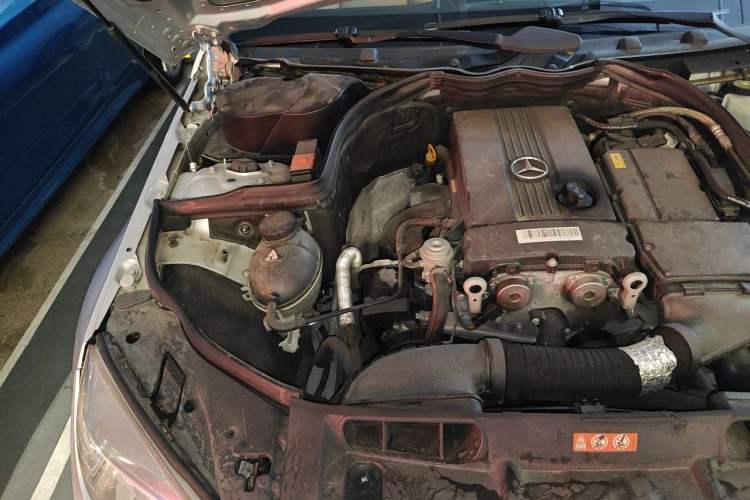 Used Mercedes-Benz C-Class 2010 C 180K Classic model Engine Bay Right