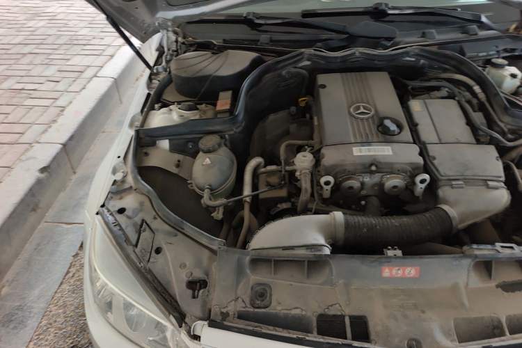 Used Mercedes-Benz C-Class 2010 C 180K Classic model Engine Bay Right