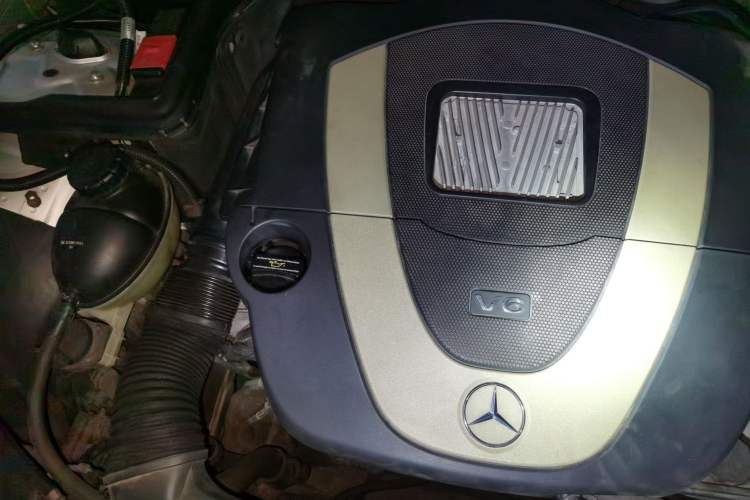 Used Mercedes-Benz C-Class 2010 C 300 Estate Engine Bay Right