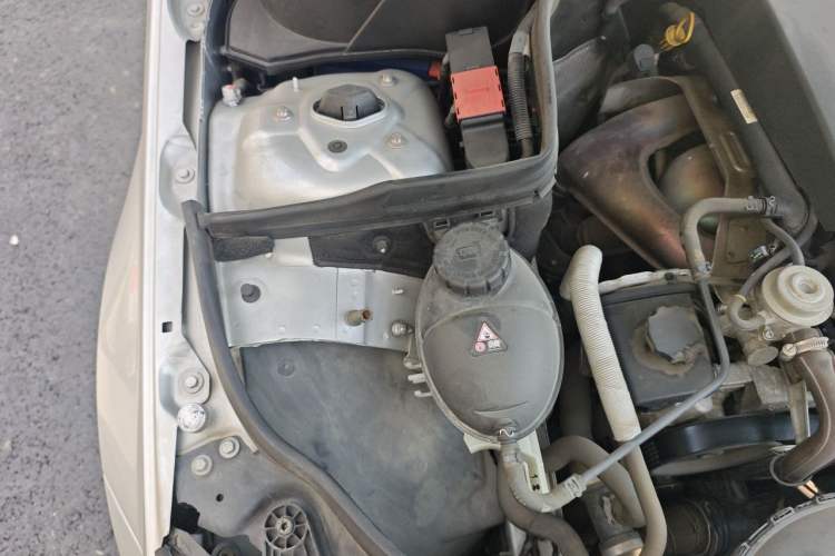 Used Mercedes-Benz C-Class 2010 C 180K Classic model Engine Bay Right
