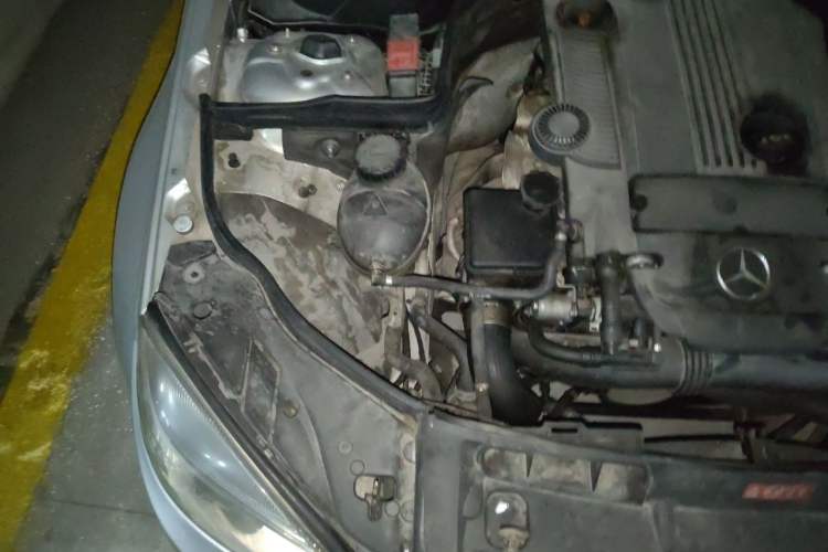 Used Mercedes-Benz C-Class 2010 C 200 CGI Fashion Model Engine Bay Right