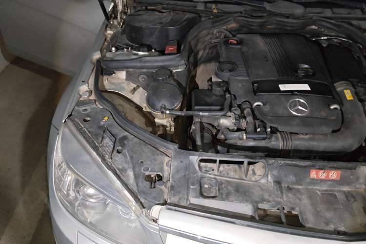 Used Mercedes-Benz C-Class 2010 C 200 CGI Fashion Model Engine Bay Right