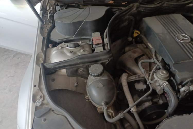 Used Mercedes-Benz C-Class 2010 C 180K Classic model Engine Bay Right