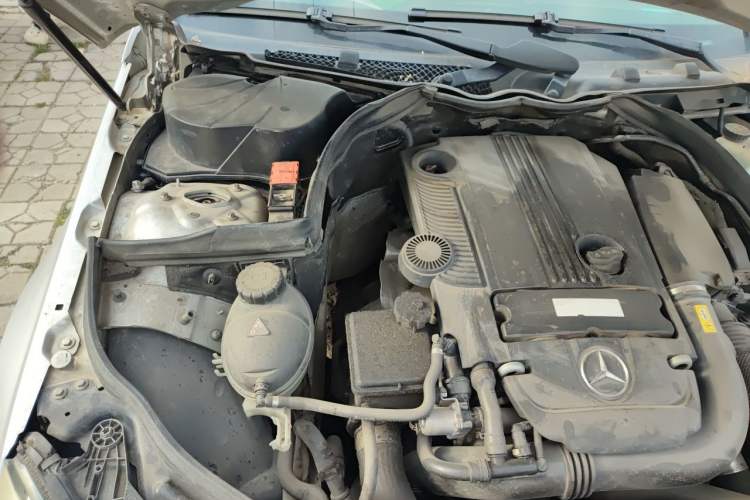Used Mercedes-Benz C-Class 2010 C 200 CGI Fashion Model Engine Bay Right