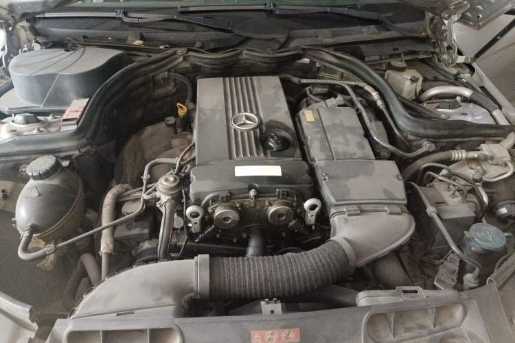 Used Mercedes-Benz C-Class 2010 C 180K Classic model Engine Bay