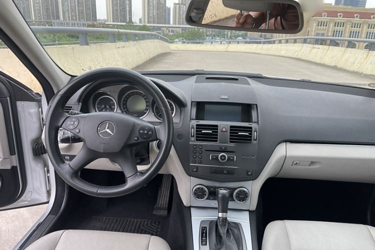 Used Mercedes-Benz C-Class 2010 C 200 CGI Estate Exterior 2