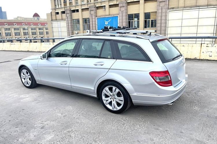 Used Mercedes-Benz C-Class 2010 C 200 CGI Estate Exterior 3