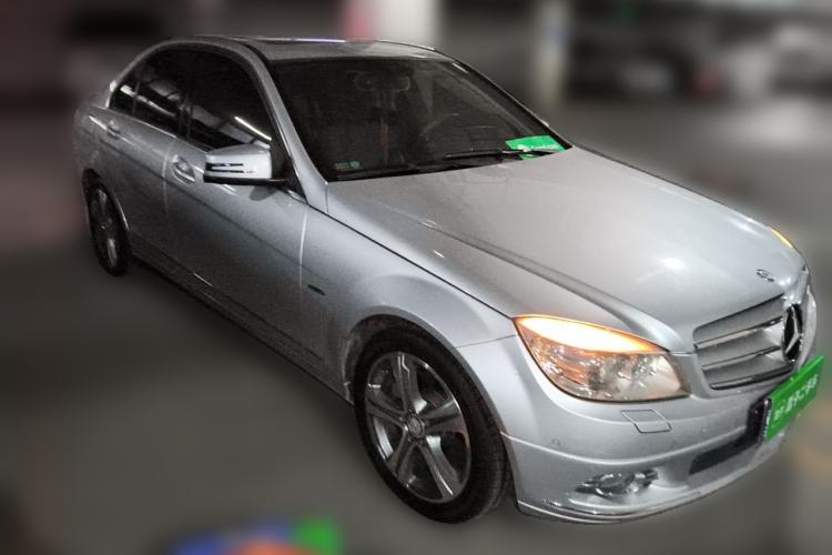 Used Mercedes-Benz C-Class 2010 C 200 CGI Fashion Model Front Right 45 Deg