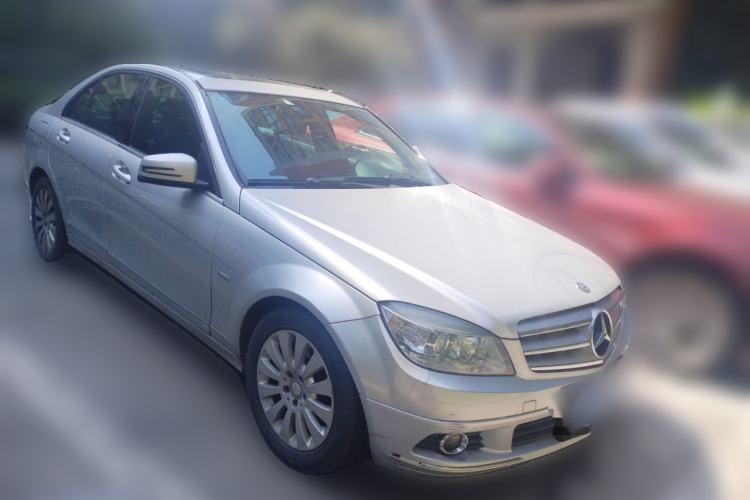 Used Mercedes-Benz C-Class 2010 C 200 CGI Elegance Model Front Right 45 Deg