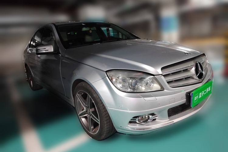 Used Mercedes-Benz C-Class 2010 C 200 CGI Fashion Model Front Right 45 Deg