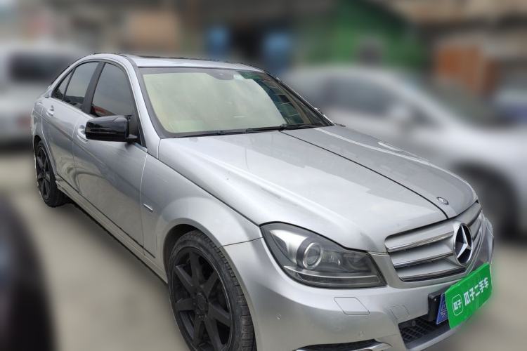 Used Mercedes-Benz C-Class 2010 C 200 CGI Fashion Model Front Right 45 Deg