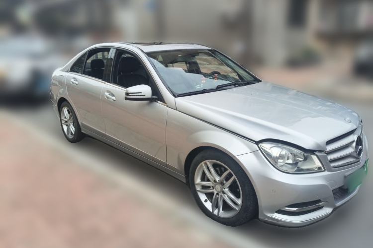 Used Mercedes-Benz C-Class 2010 C 260 CGI Fashion Model Front Right 45 Deg
