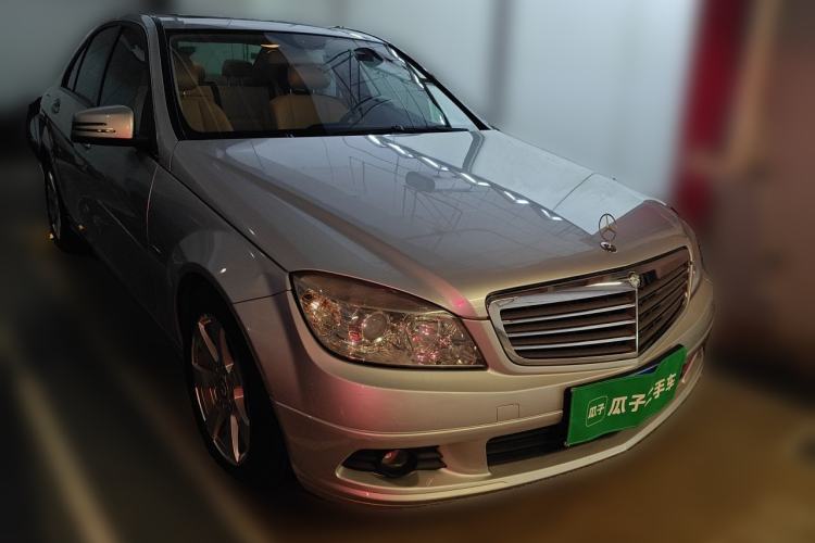 Used Mercedes-Benz C-Class 2010 C 180K Classic model Front Right 45 Deg