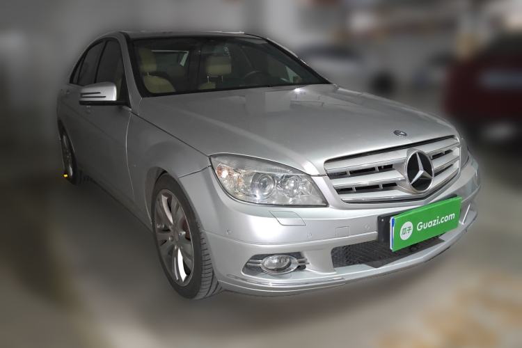 Used Mercedes-Benz C-Class 2010 C 200 CGI Fashion Model Front Right 45 Deg
