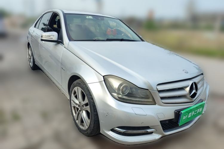 Used Mercedes-Benz C-Class 2010 C 200 CGI Fashion Model Front Right 45 Deg