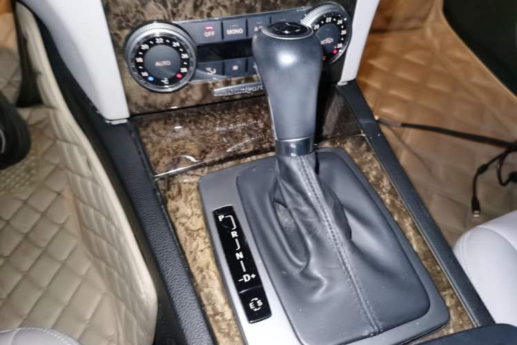 Used Mercedes-Benz C-Class 2010 C 200 CGI Fashion Model Gear Lever