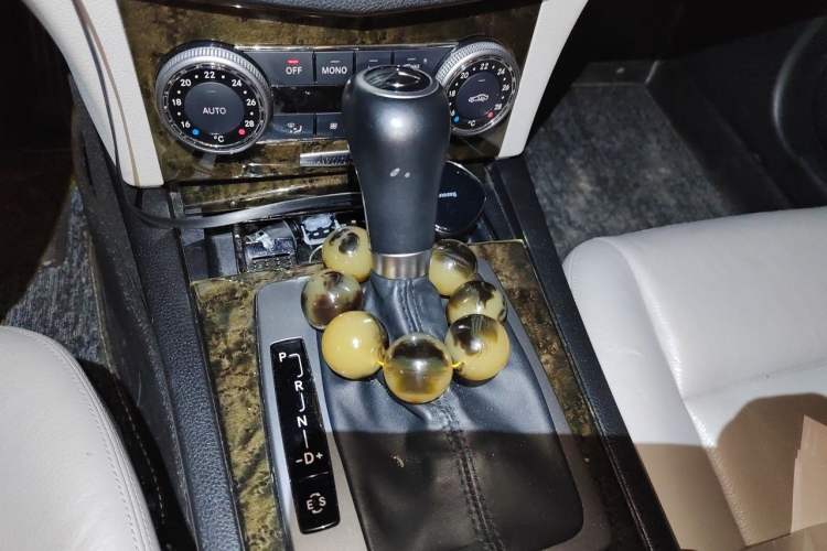 Used Mercedes-Benz C-Class 2010 C 200 CGI Fashion Model Gear Lever
