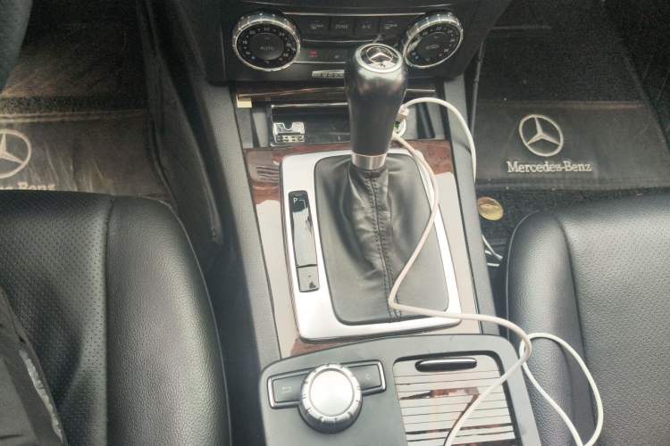 Used Mercedes-Benz C-Class 2010 C 260 CGI Fashion Model Gear Lever