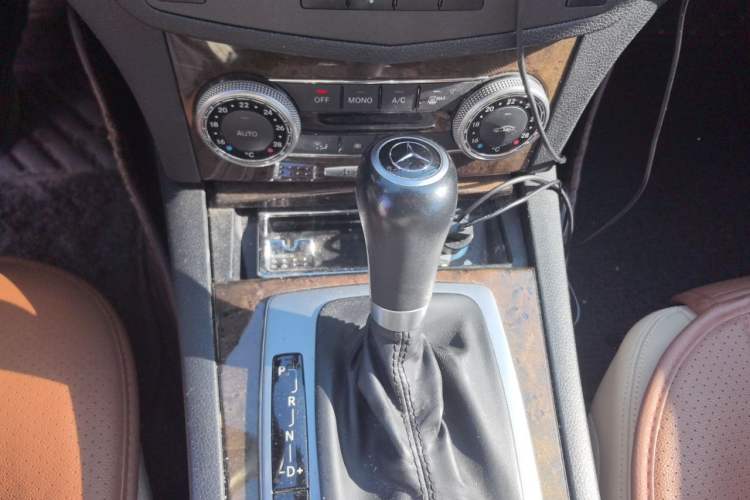 Used Mercedes-Benz C-Class 2010 C 200 CGI Fashion Model Gear Lever