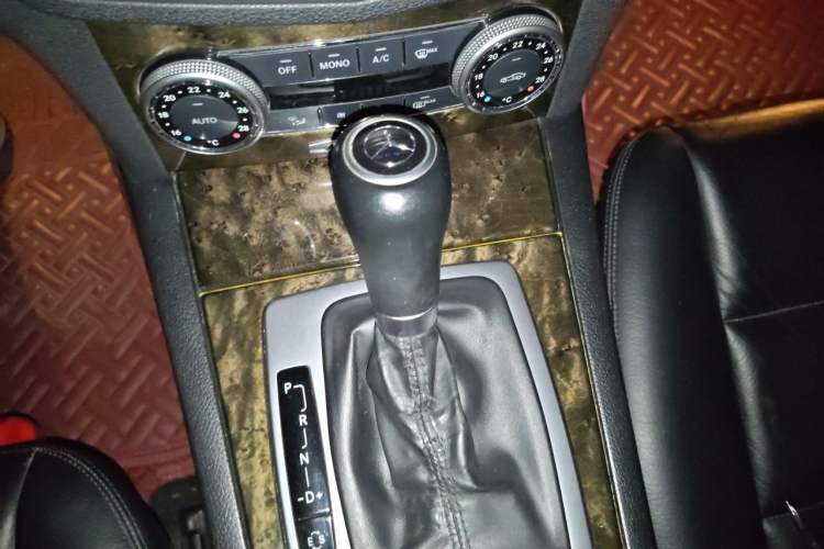 Used Mercedes-Benz C-Class 2010 C 200 CGI Fashion Model Gear Lever