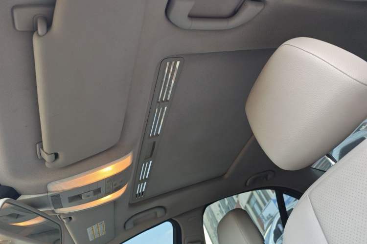 Used Mercedes-Benz C-Class 2010 C 180K Classic model Headliner