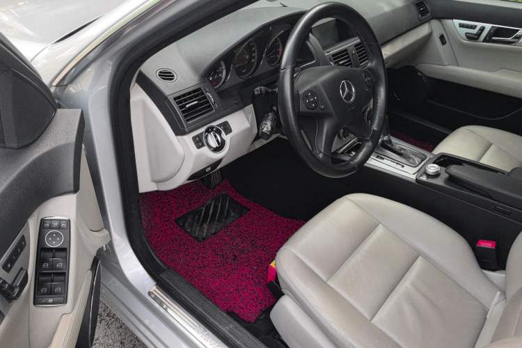 Used Mercedes-Benz C-Class 2010 C 200 CGI Estate Interior 3