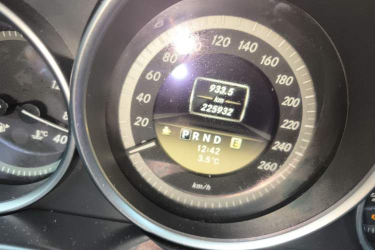 Used Mercedes-Benz C-Class 2010 C 180K Classic model Odometer Close Up