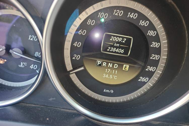 Used Mercedes-Benz C-Class 2010 C 180K Classic model Odometer Close Up