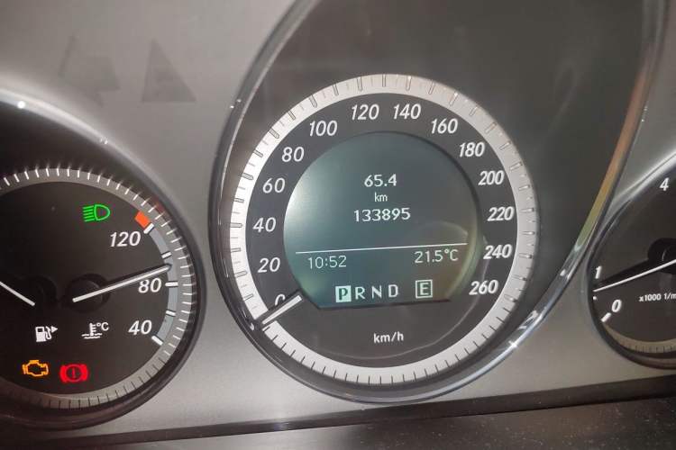 Used Mercedes-Benz C-Class 2010 C 200 CGI Fashion Model Odometer Close Up